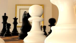 chess, pawn, queen, king, play, pieces, tactics, strategic, challenge, knight, fun, tactic, strategy, figure, intelligence, tower, white, black